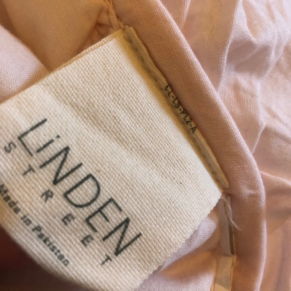 Linden Street King Comforter Wisteria Blush Pink Quilted Lightweight Romantic￼ ￼